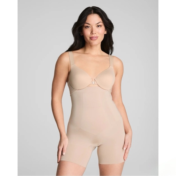 NEW Spanx High-Waisted Mid-Thigh Short Sz M